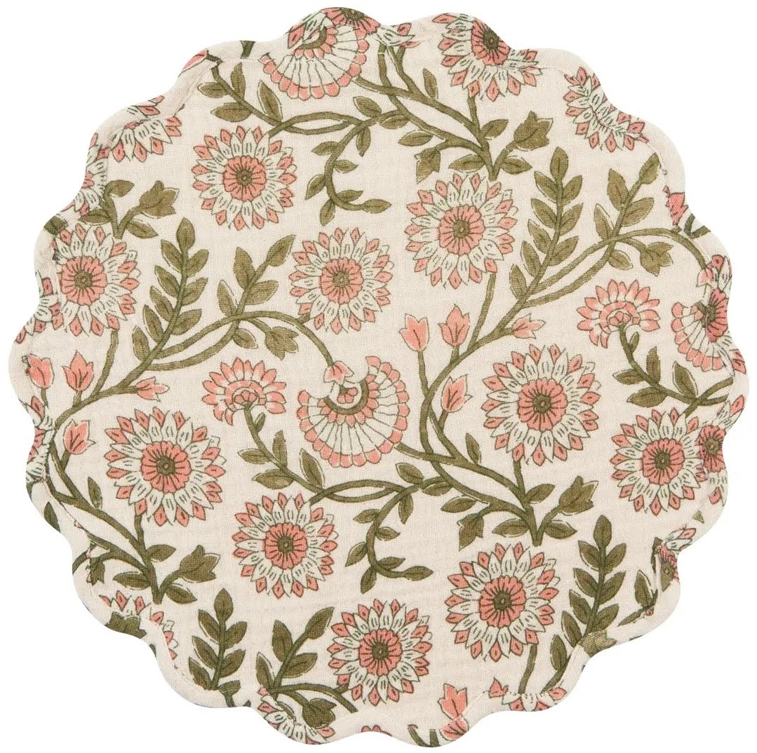 Thicket Botanical Scallop Placemat
